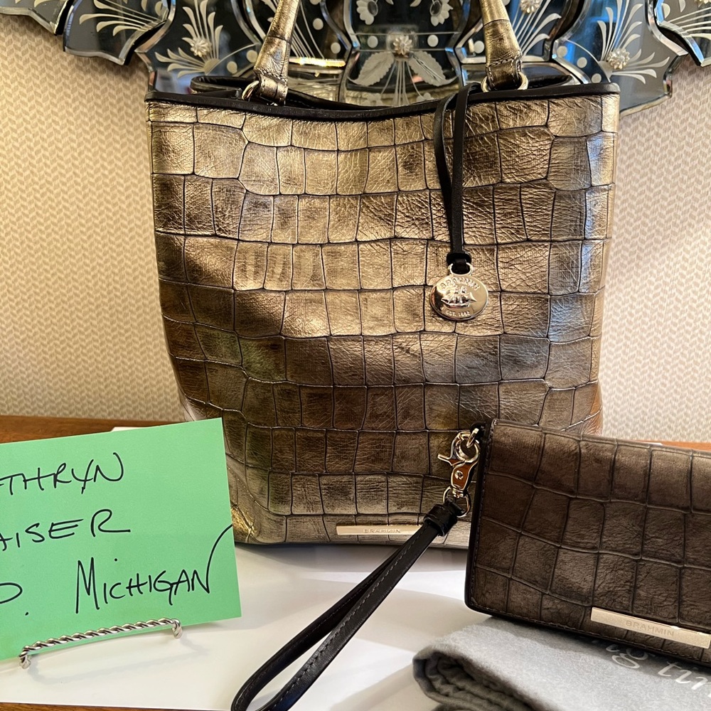 NWOT Brahmin Amelia and Debra Wallet (EUC) in Bronze Templo HTF and Retired
